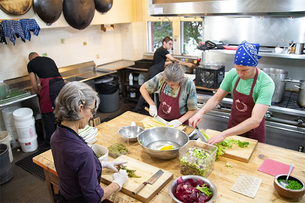 Outreach Kitchen Cooks